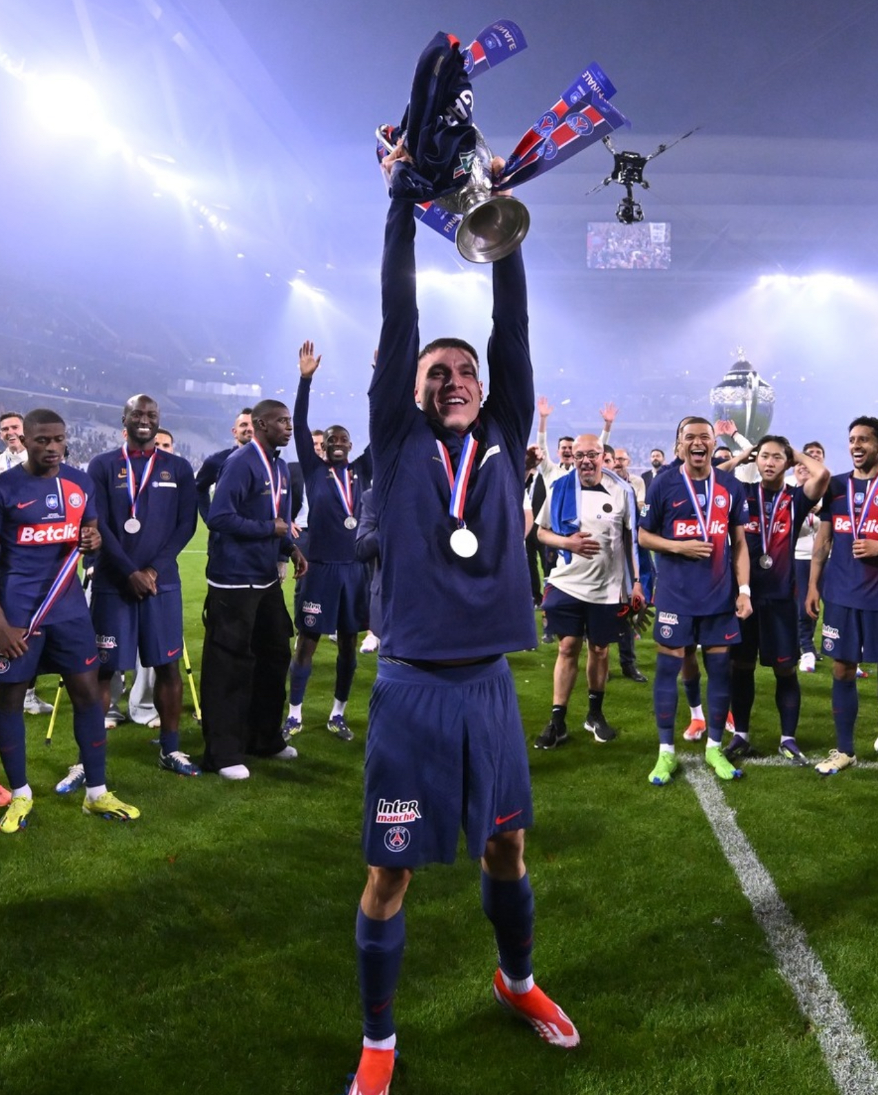 爱游戏官网-阿根廷险胜曼联，佩德里惊艳四座