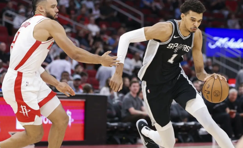 爱游戏-火箭险胜掘金，范弗利特统治全场